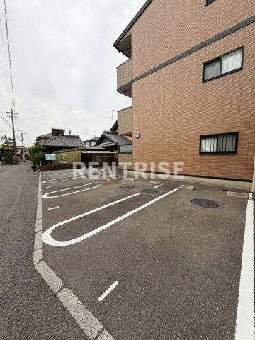 リベルタパラッツォの駐車場