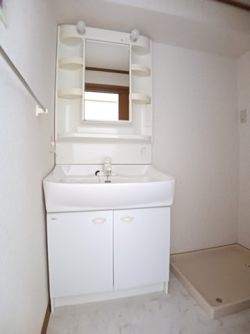 【洗面所】 | トレジャーガーデンⅡ | 忙しい朝には欠かせない洗面所です