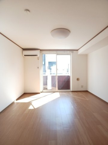 【内装】 | トレジャーガーデンⅡ | 明るい色調の室内です