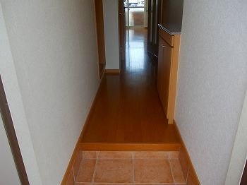 シャルマン・ベナの玄関