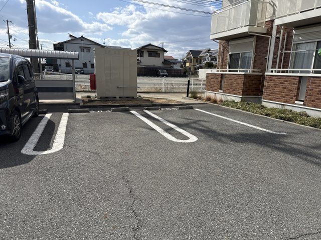シャルマン・ベナの駐車場