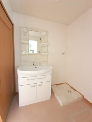 【洗面所】 | パストラーレⅡ | スペースが確保できる洗面所です