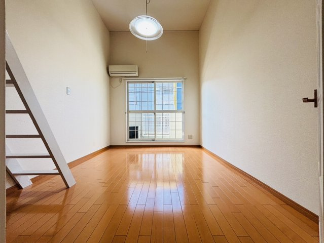 太宰府市石坂１丁目のアパートの居間・リビング|別号数タイプ