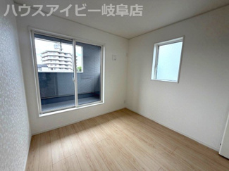 【洋室】 | 岐阜市菅生新築建売全2棟！お車並列3台可能！前面道路幅員6.0ｍ！お車停めやすいです♪ | 岐阜市菅生新築建売全2棟！お車並列3台可能！前面道路幅員6.0ｍ！お車停めやすいです♪