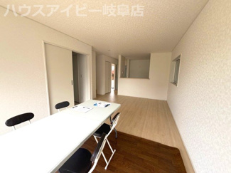【居間・リビング】 | 岐阜市菅生新築建売全2棟！お車並列3台可能！前面道路幅員6.0ｍ！お車停めやすいです♪ | 岐阜市菅生新築建売全2棟！お車並列3台可能！前面道路幅員6.0ｍ！お車停めやすいです♪