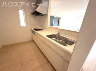 【キッチン】 | 岐阜市菅生新築建売全2棟！お車並列3台可能！前面道路幅員6.0ｍ！お車停めやすいです♪ | 岐阜市菅生新築建売全2棟！お車並列3台可能！前面道路幅員6.0ｍ！お車停めやすいです♪