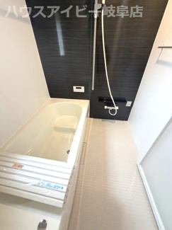 【浴室】 | 岐阜市菅生新築建売全2棟！お車並列3台可能！前面道路幅員6.0ｍ！お車停めやすいです♪ | 岐阜市菅生新築建売全2棟！お車並列3台可能！前面道路幅員6.0ｍ！お車停めやすいです♪