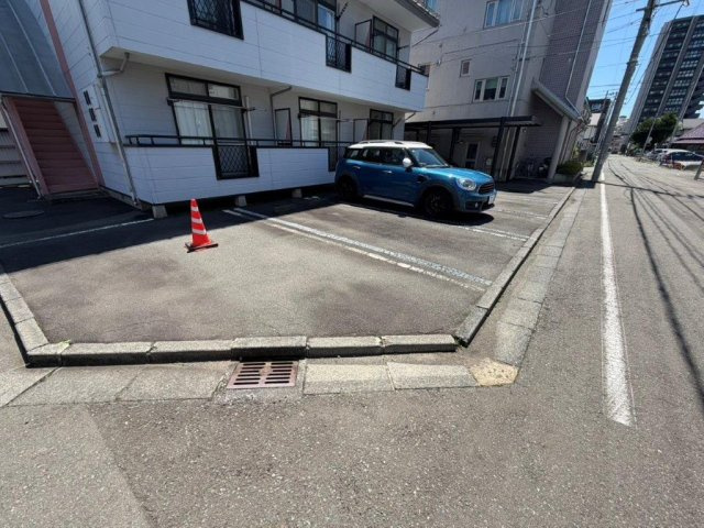パインズフラットの駐車場