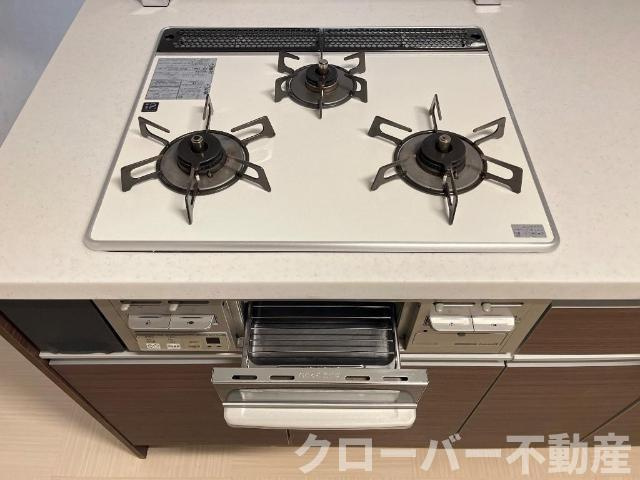 グランリヴィエールⅢのキッチン|3口コンロ