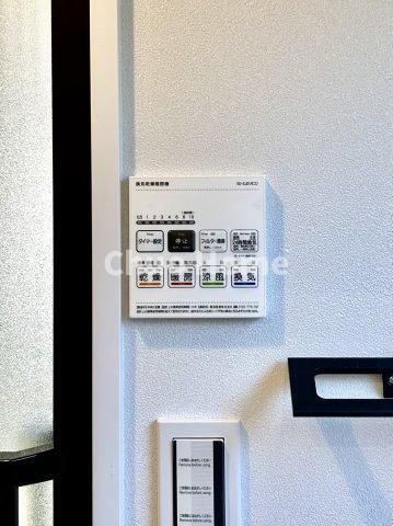 エルアルカサル尾久の冷暖房・空調設備|【浴室乾燥機】暖房・冷風・換気・乾燥が可能です。毎日を快適に過ごせるうれしい機能が揃っています。雨の日の洗濯物も安心です。