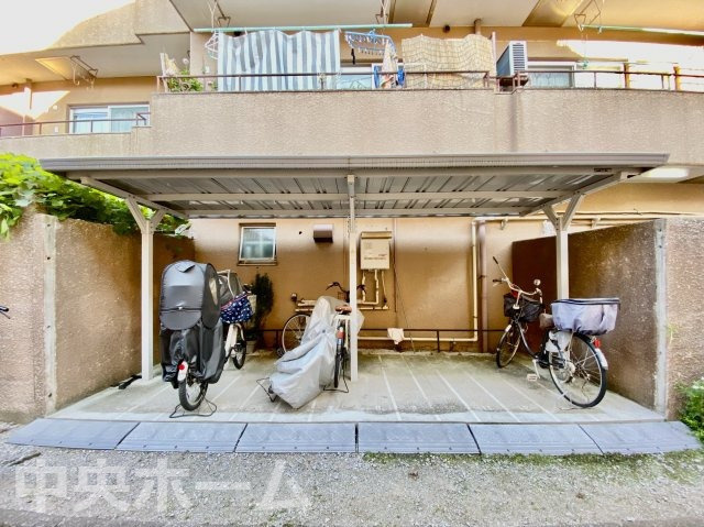 エルアルカサル尾久の駐輪場|【自転車置き場】最新の空き状況や費用などの詳細は担当スタッフまでお問い合わせください。