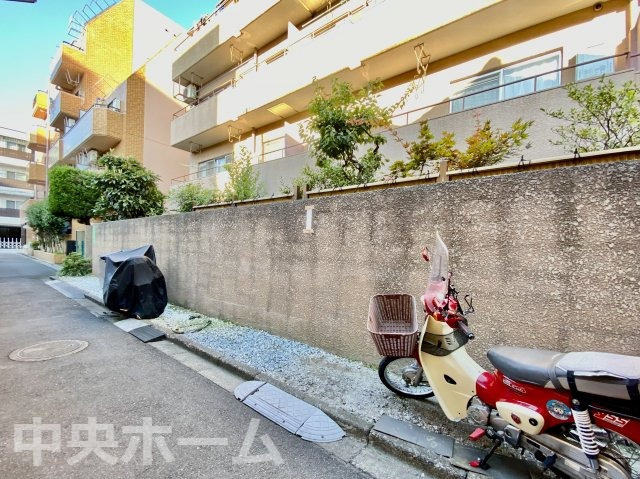 エルアルカサル尾久の駐車場|【バイク置場】最新の空き状況や費用などの詳細は担当スタッフまでお問い合わせください。