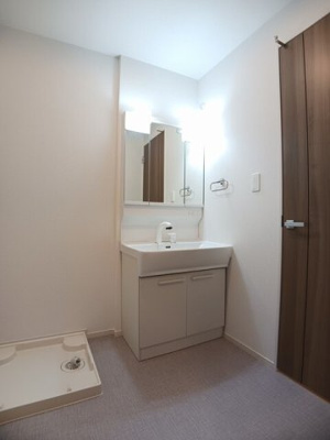 【洗面所】 | クラール有本 | 明るい洗面所です