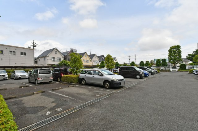 サンマンション北本1号館の駐車場|■お客様との会話を大切にし、一人ひとりにあった資金計画やプランをご提案致します。「家を買って終わり」ではなく、「買ってからがスタート」と考え、ご提案します。ローンのご相談は私たちにお任せ下さい。