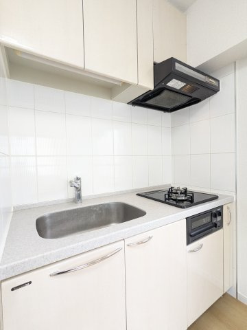 ルクレ初台のキッチン|コンパクトなキッチンで掃除もラクラク