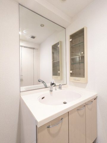 ルクレ初台の洗面所|脱衣スペースもあります