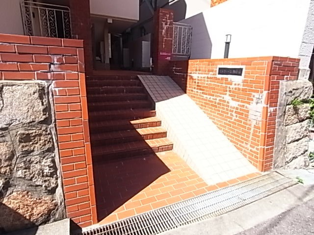 セルフィーユ諏訪山の外観