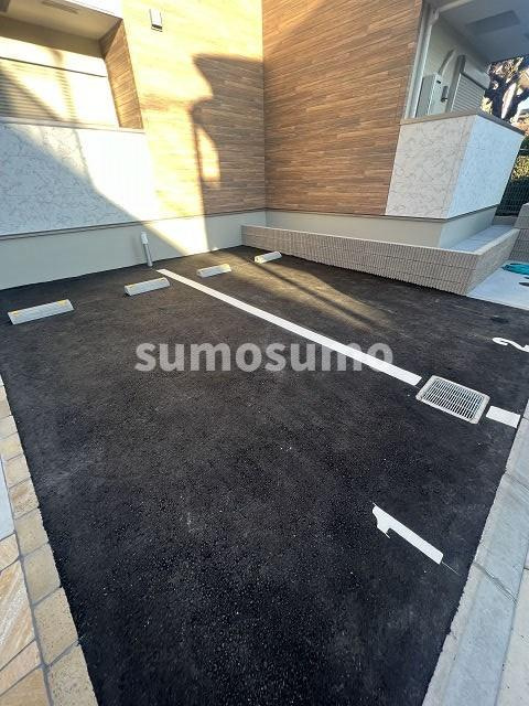 フジパレス阪急園田駅東Ⅵ番館の駐車場|駐車場に車を止められます