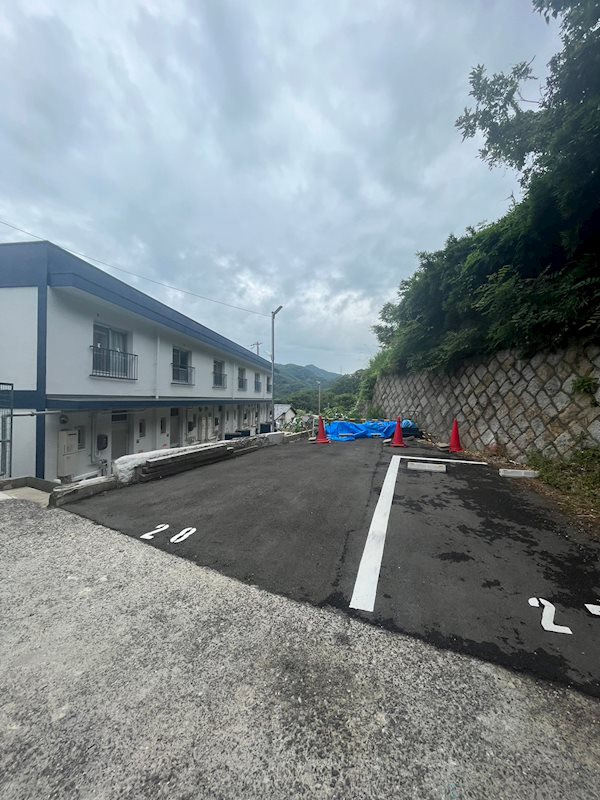 リーガルハウス板宿の駐車場