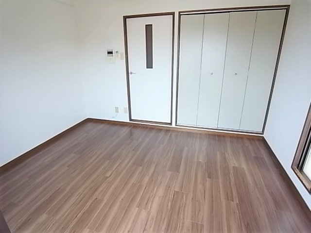 ロマネスク甲南の居間・リビング
