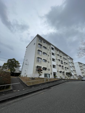 名谷6団地24号棟の外観