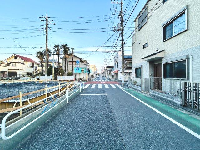 江戸川区鹿骨3丁目新築分譲住宅の前面道路含む現地写真|全面道路