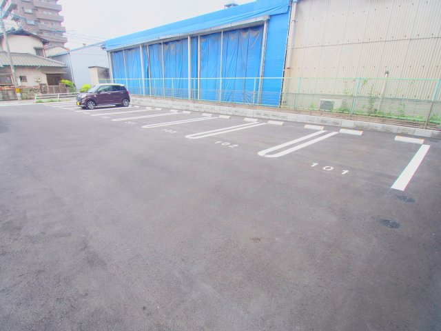 D-Room南小路の駐車場