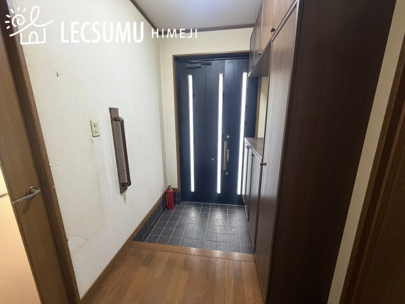 揖保郡太子町東保/中古戸建の玄関