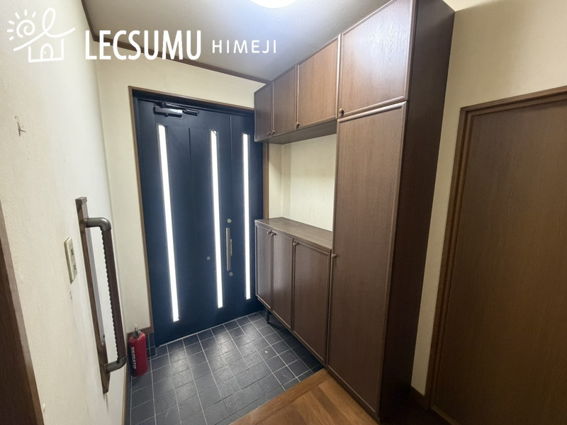 揖保郡太子町東保/中古戸建の玄関