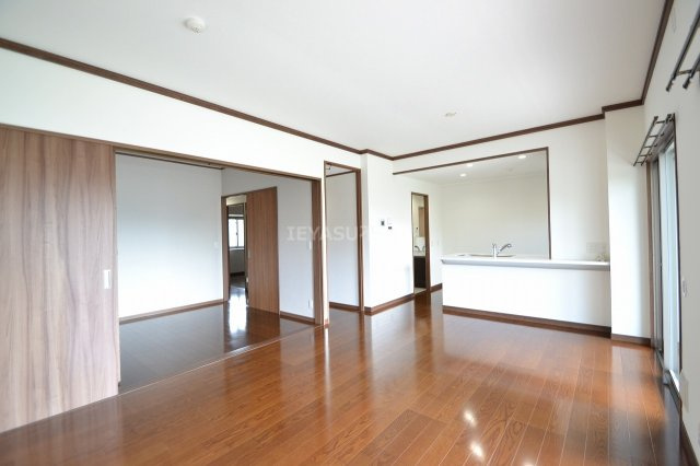 ウイング三滝観音台の居間・リビング