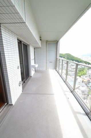 ウイング三滝観音台のロビー