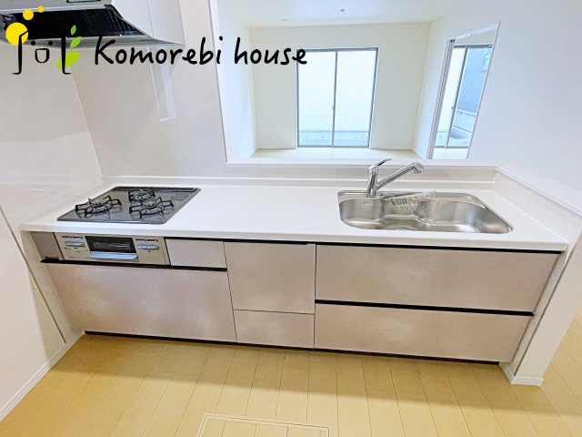 伊奈町栄1丁目46番　新築一戸建て　ハートフルタウン　Aのキッチン|きれいなキッチンです