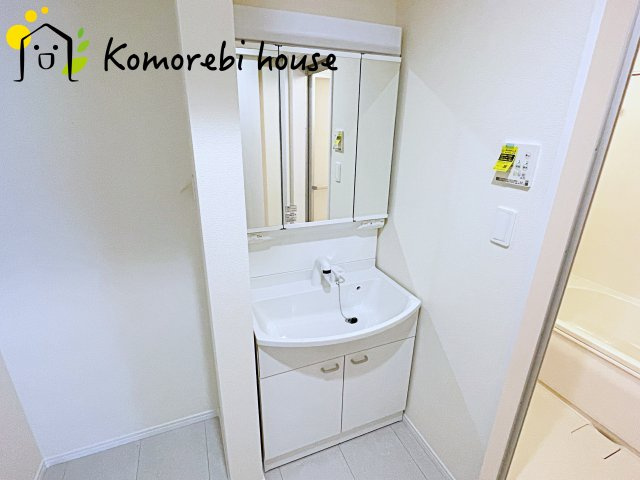伊奈町栄1丁目46番　新築一戸建て　ハートフルタウン　Aの独立洗面台|独立洗面台で身支度をすべて済ませてしまいましょう