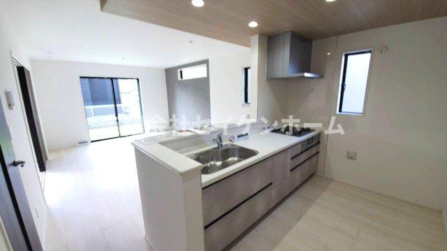 深谷市上野台　新築住宅1号棟（土地広々55坪超）の前面道路含む現地写真