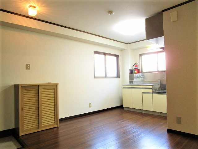 ハイツ三田の居間・リビング