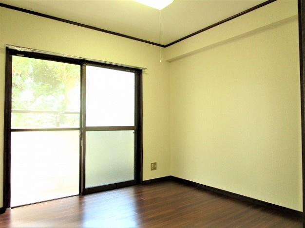 ハイツ三田の寝室