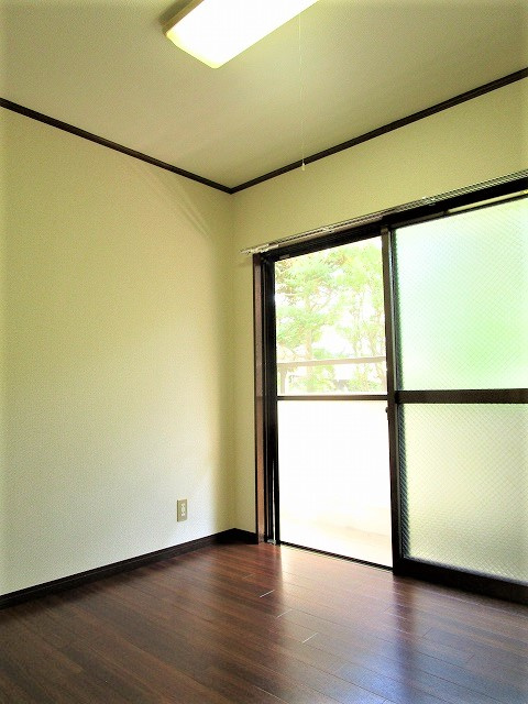 ハイツ三田の寝室