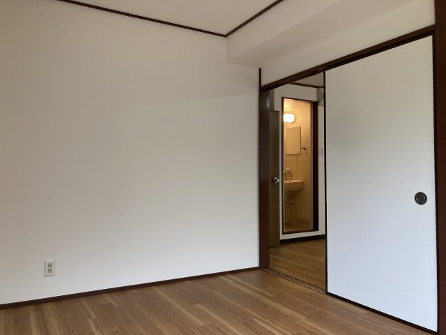 ハイツ三田の居間・リビング