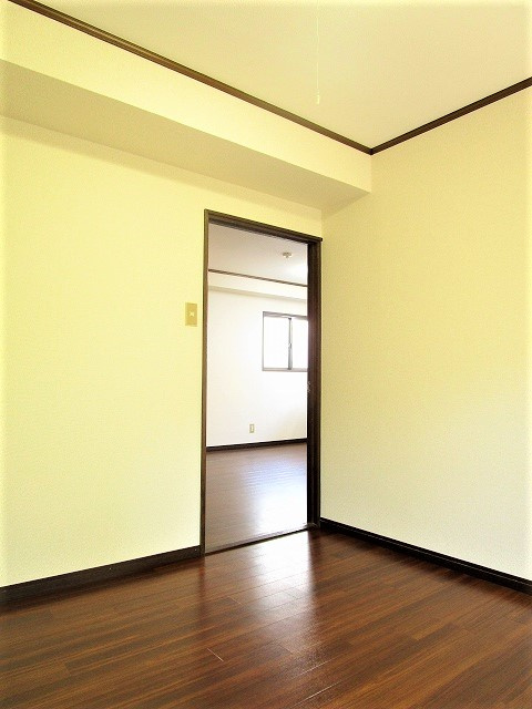 ハイツ三田の寝室