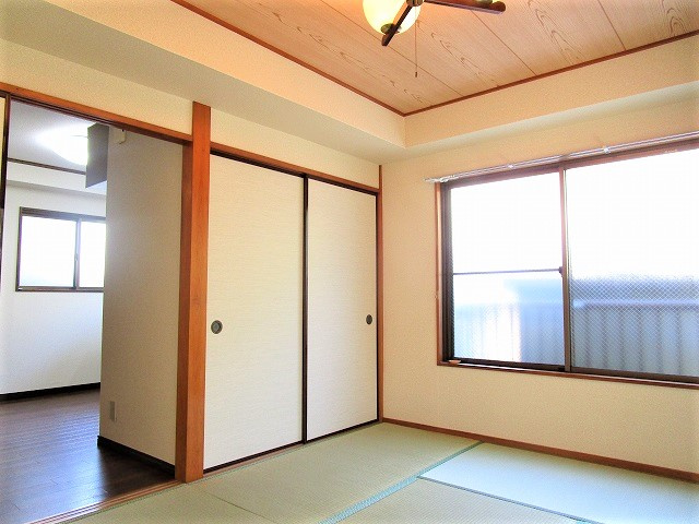 ハイツ三田の和室