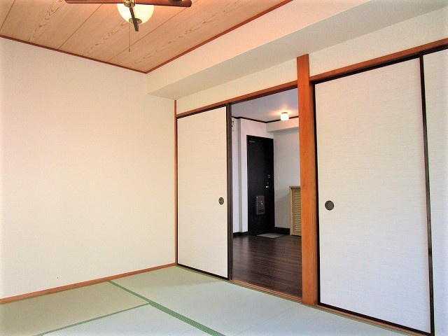 ハイツ三田の和室