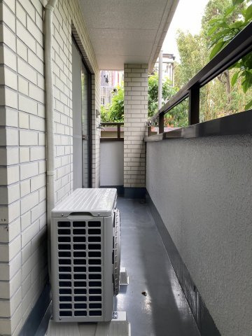 ハイツ三田のバルコニー