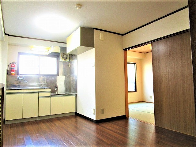 ハイツ三田の居間・リビング