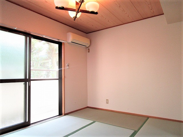 ハイツ三田の和室