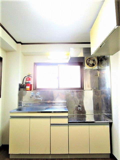 ハイツ三田の玄関