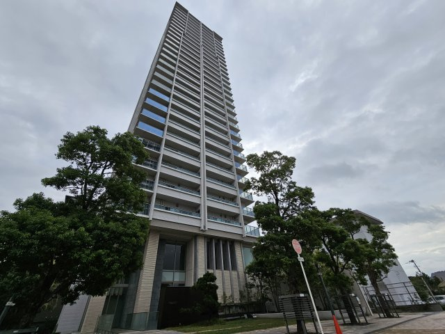 プラウドタワー住吉の外観