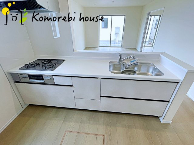 伊奈町栄1丁目46番　新築一戸建て　ハートフルタウン　Ｂのキッチン|26.5.28　撮影済み