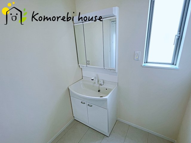 伊奈町栄1丁目46番　新築一戸建て　ハートフルタウン　Ｂの独立洗面台|26.5.28　撮影済み