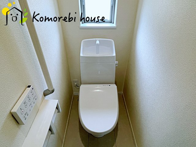 伊奈町栄1丁目46番　新築一戸建て　ハートフルタウン　Ｂのトイレ|26.5.28　撮影済み