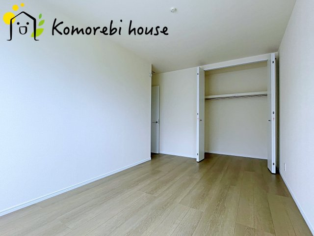 伊奈町栄1丁目46番　新築一戸建て　ハートフルタウン　Ｂの寝室|26.5.28　撮影済み